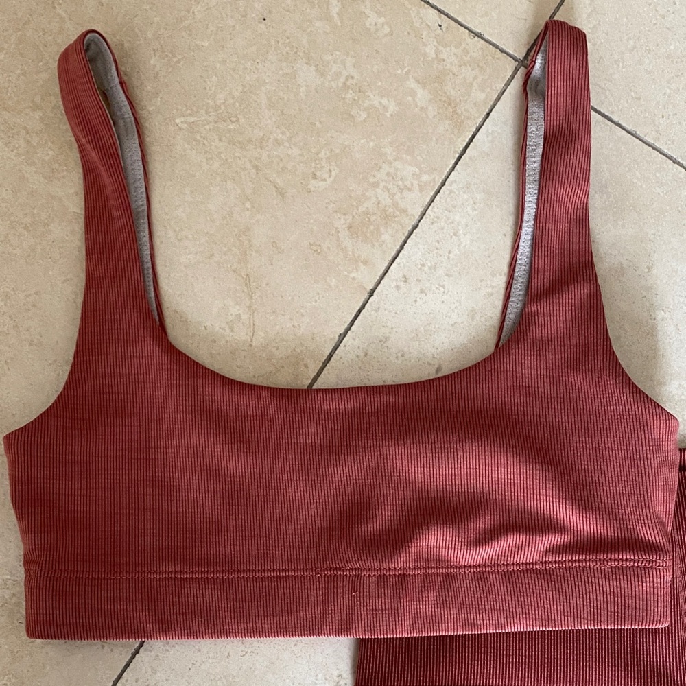 Vuori Ribbed Sports Bra and Leggings Set - Picture 2 of 7